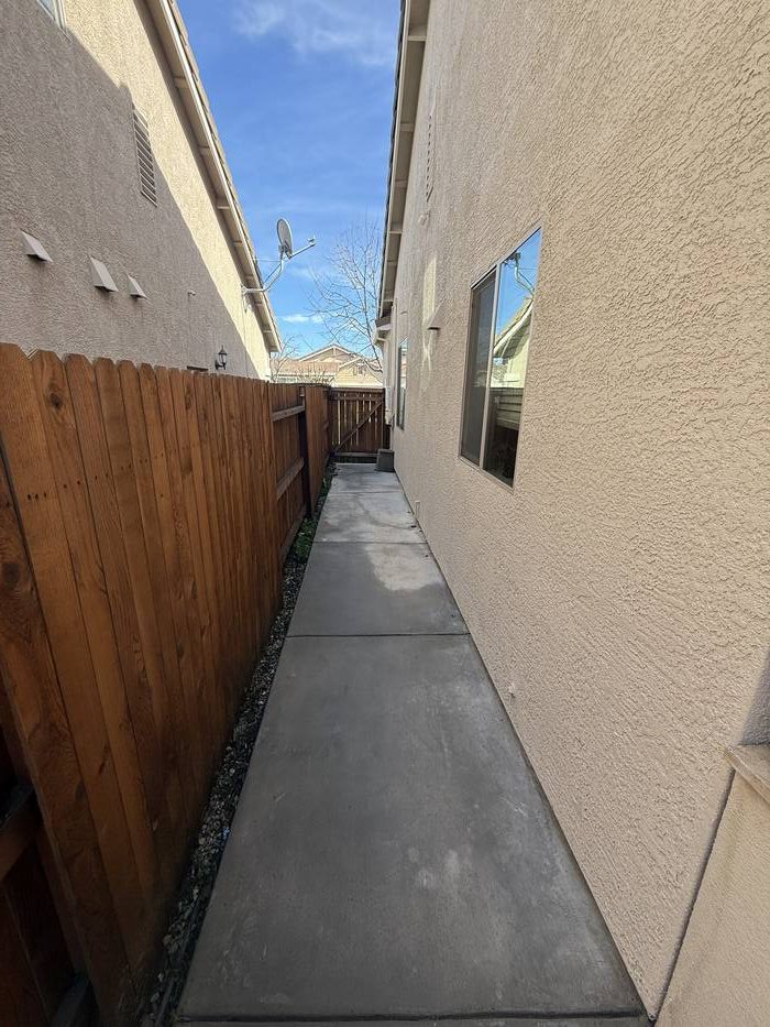 Fence cleaning